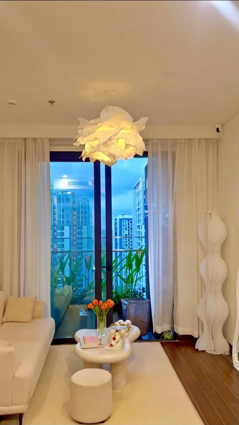 Cho thuê 1 Ngủ + MasC Vinhomes Smart City 42m2