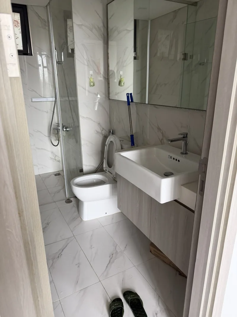 Cho thuê 2 Ngủ + MasC Vinhomes Smart City 62m2