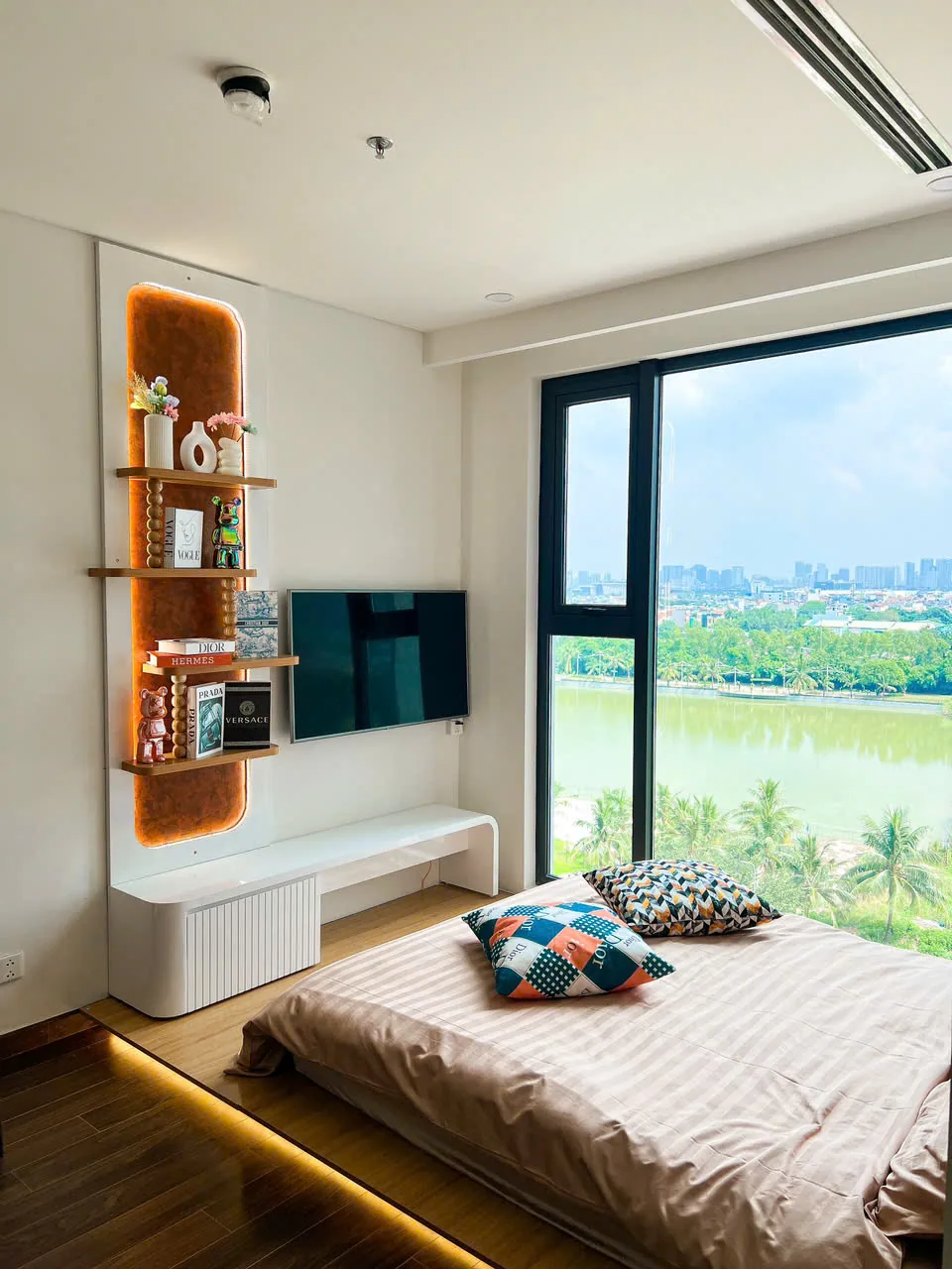 căn hộ masteris smart city cho thuê phòng ngủ view hồ
