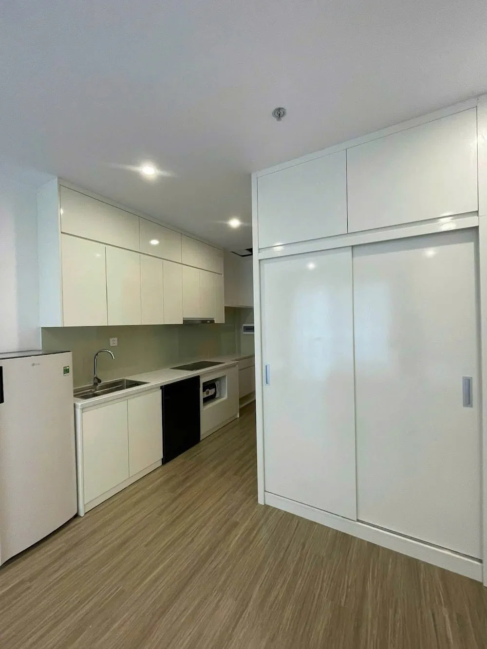 bếp căn hộ studio vinhomes smart city cho thuê