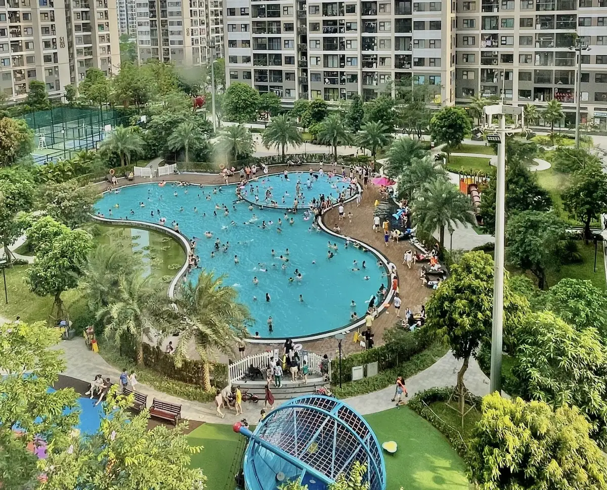 Bể bơi nội khu Vinhomes Smart City